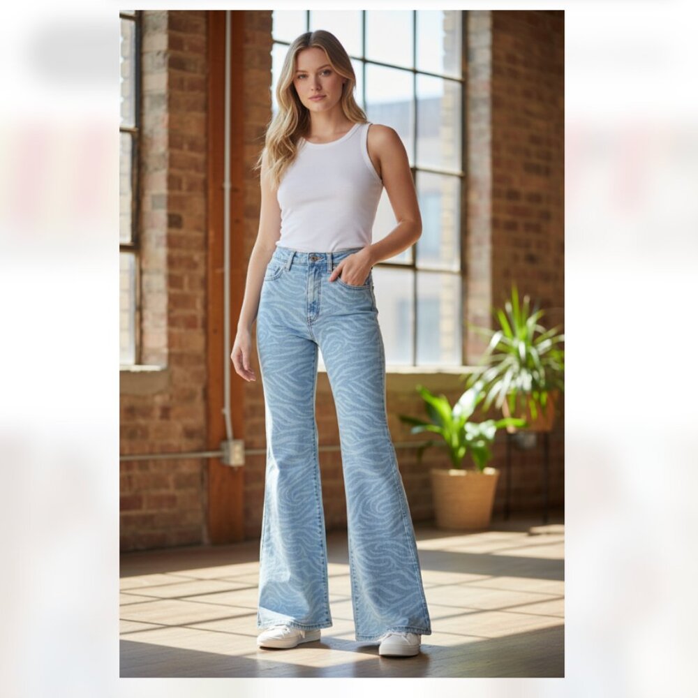 NWT WRANGLER WOMEN'S MEOW LASER TIGER PRINT WANDERER FLARE JEANS 31 X34